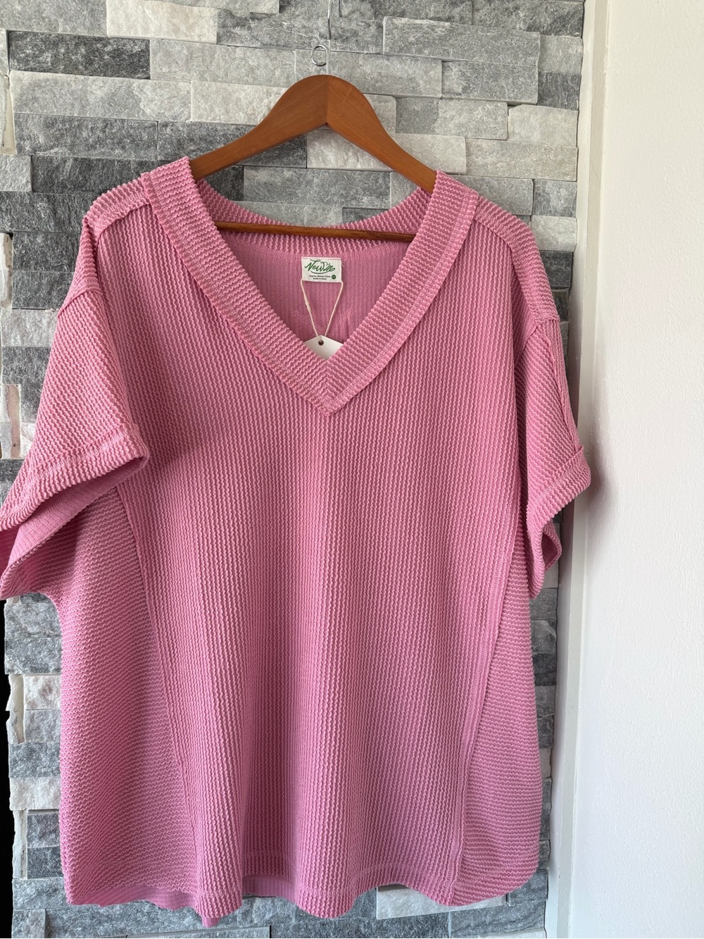 Women VERY J NWT Textured knit V-neck short-sleeve top-Size 1X